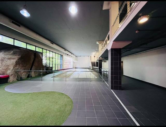 2,999M² RETAIL TO LET IN HALFWAY HOUSE
